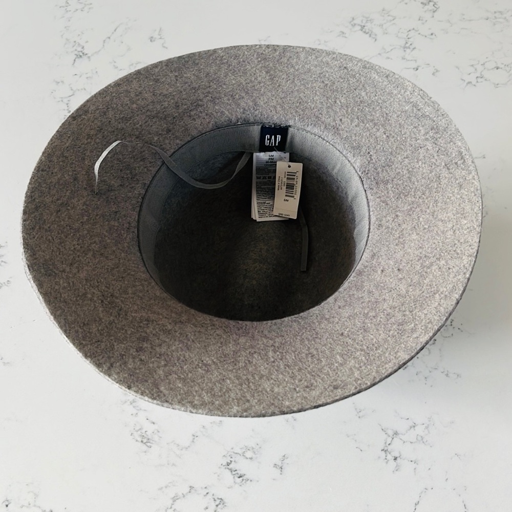 Gap 100% wool gray color woman’s fedora hat - Picture 8 of 12